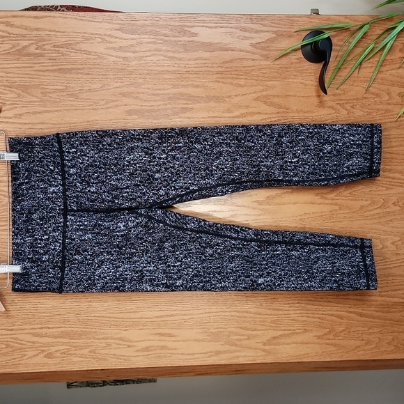 Lululemon leggings size 8 - Picture 6 of 8